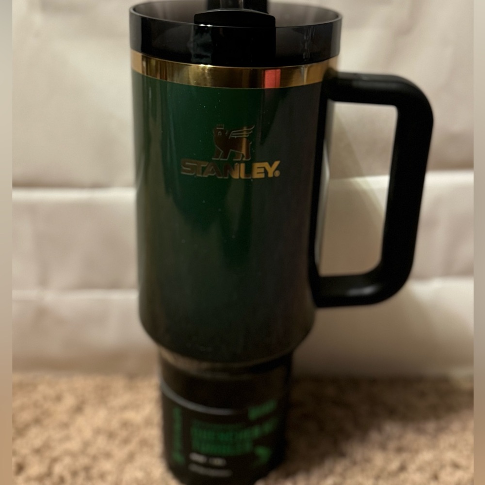 NWT - 40 oz Stanley - Target Wicked Elphaba Release! Green/Gold and Glitter!